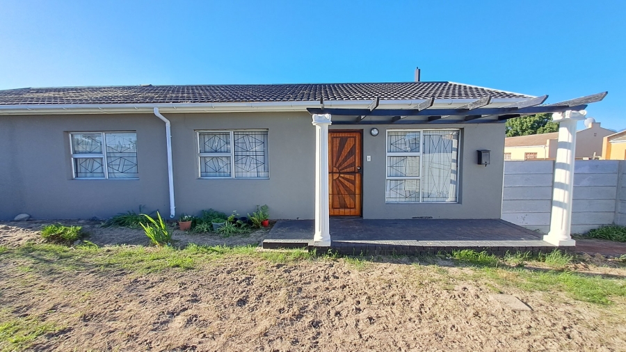 4 Bedroom Property for Sale in Bernadino Heights Western Cape